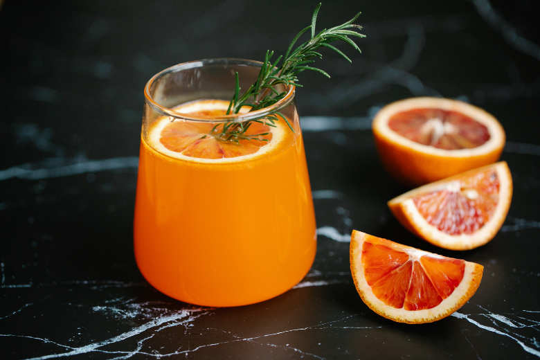 grapefruit-juice-in-glass-cup