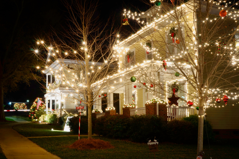 large-white-house-lit-up-with-christmas-lights