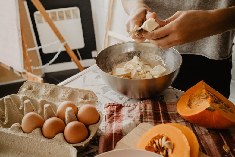 woman-baking-in-the-kitchen